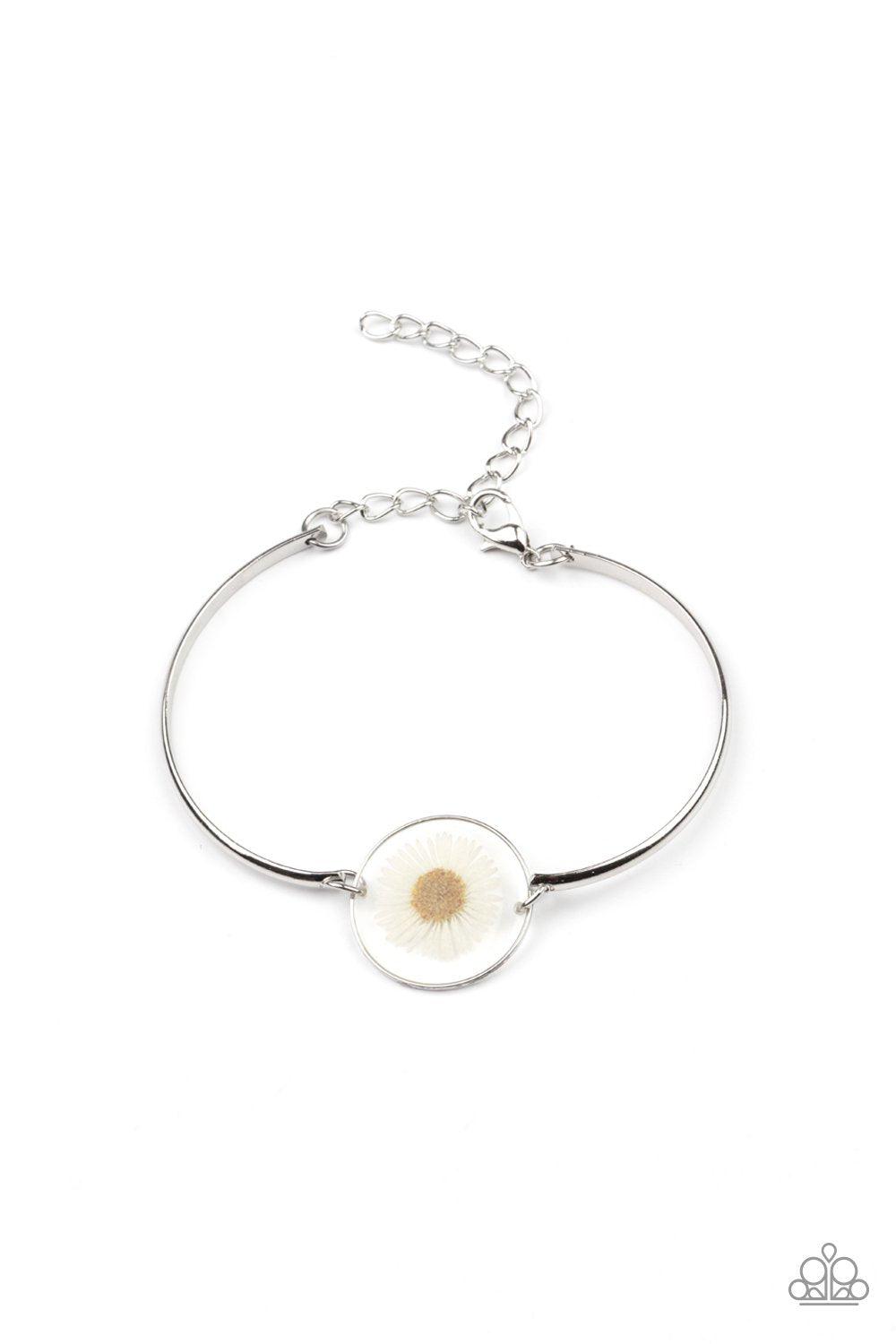 Cottage Season White Daisy Flower Bracelet - Paparazzi Accessories- lightbox - CarasShop.com - $5 Jewelry by Cara Jewels