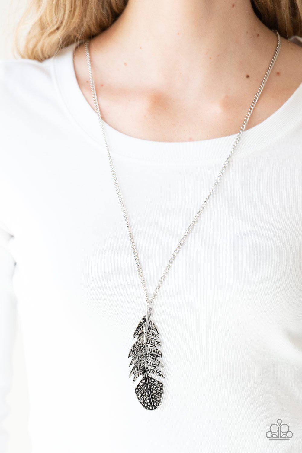 Paparazzi feather deals necklace