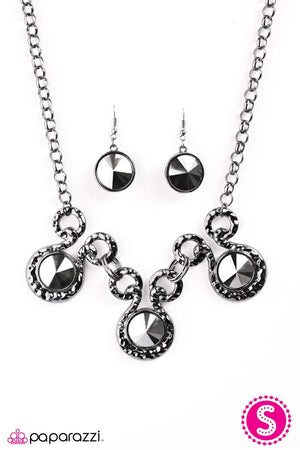 Paparazzi Hypnotized Gunmetal Necklace | CarasShop