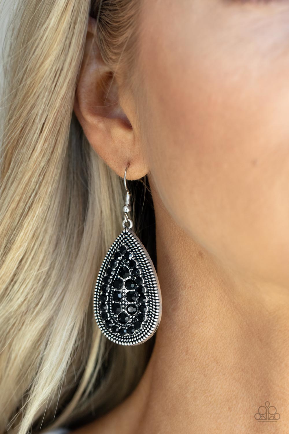 Paparazzi black sale and silver earrings